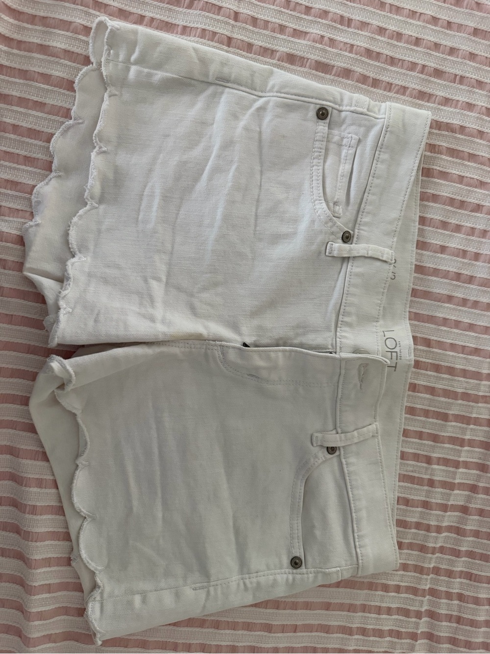 LOFT White Scalloped Hem Women's Shorts size 2/26